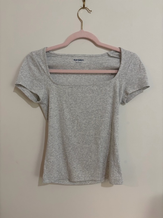 Old Navy Tops - Old Navy Heather Gray Scoop Neck Short Sleeve Tee